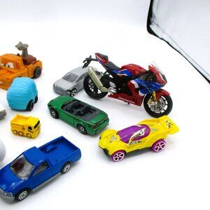 Maisto Honda Motorcycle & 10 Assorted Matchbox Cars Toy Lot